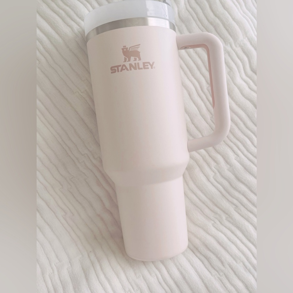 SOLD Stanley 2.0 40 oz pink quarts